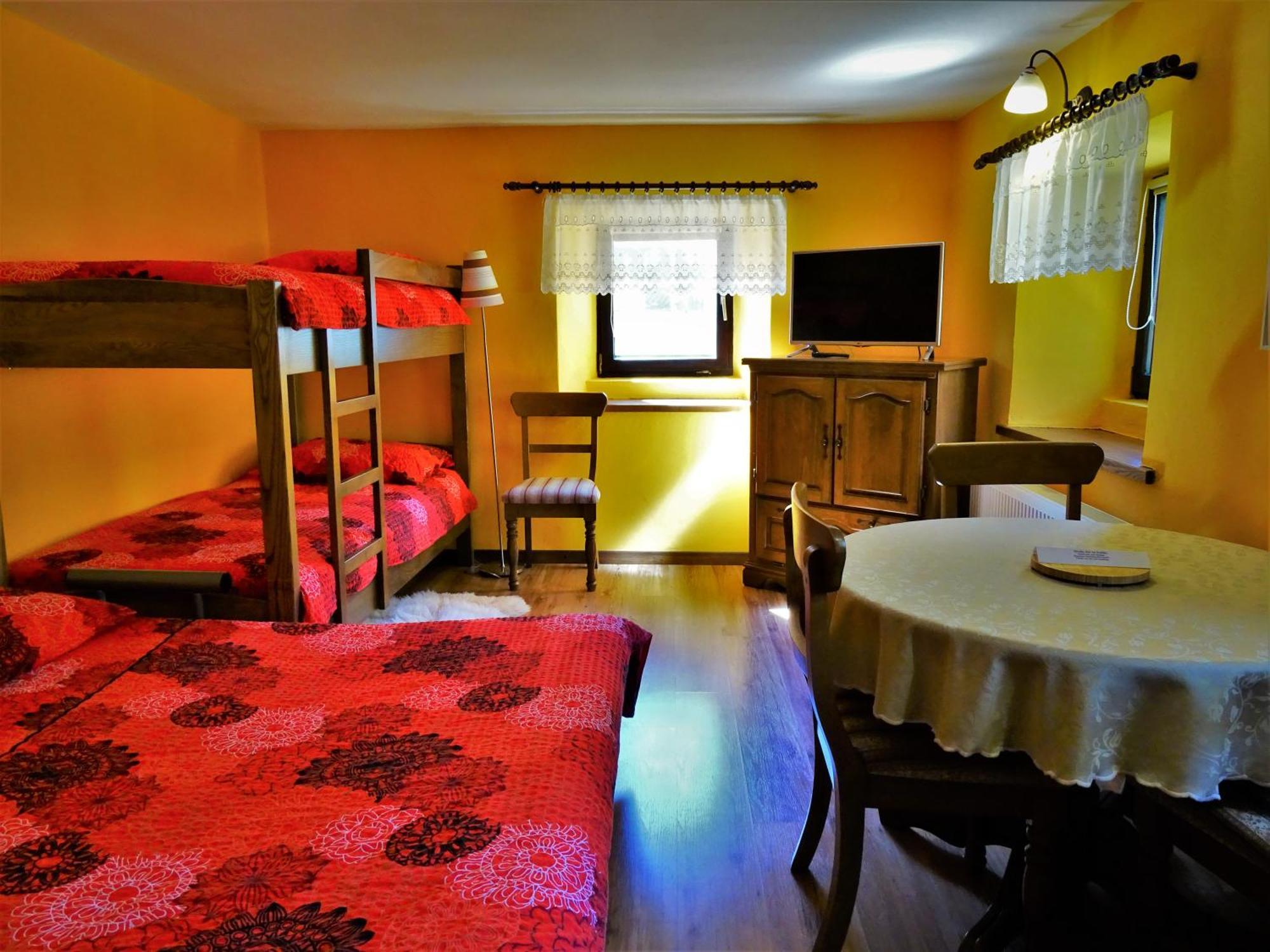Apartmaji Pr-Gujlu Sela Nad Podmelcem 5220 Tolmin Podmelec Exterior photo