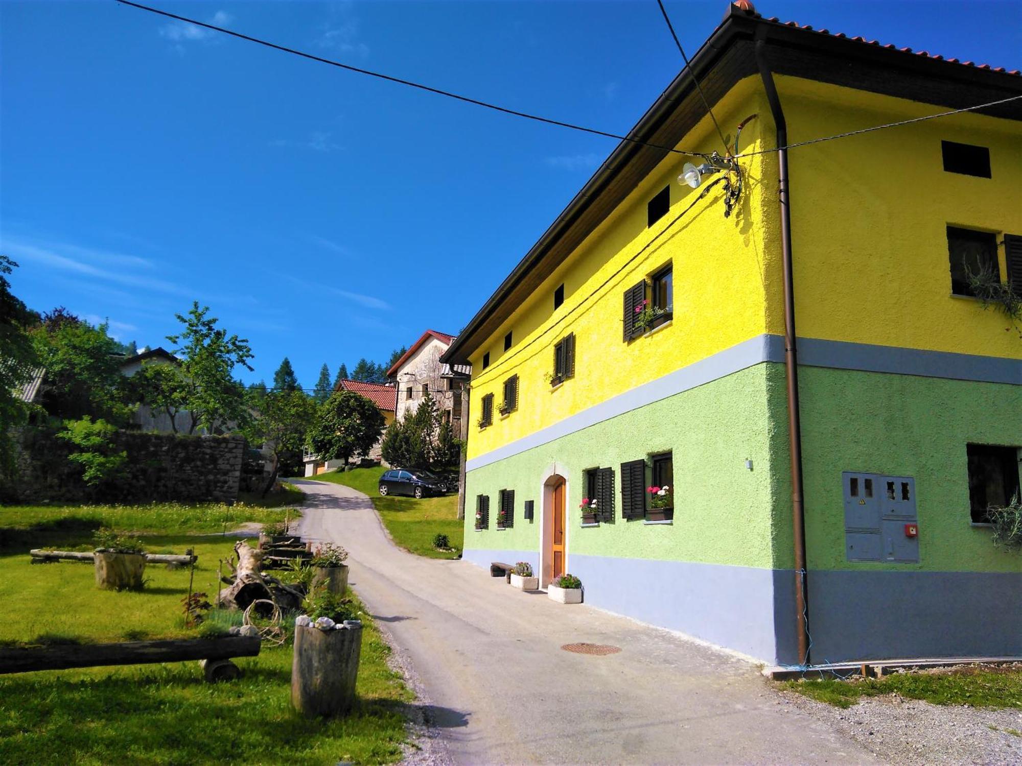 Apartmaji Pr-Gujlu Sela Nad Podmelcem 5220 Tolmin Podmelec Exterior photo